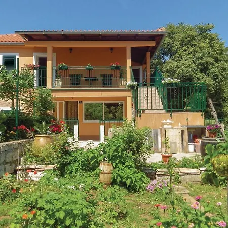 Nice In With Wifi And 1 Bedrooms Apartmán