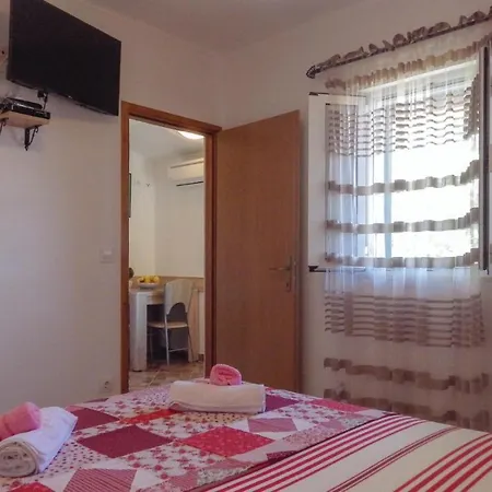 Nice In With Wifi And 1 Bedrooms Apartmán Maranovići